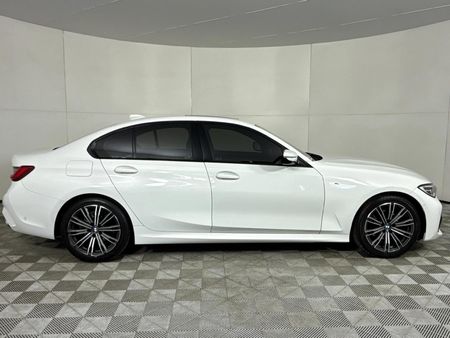 2020-BMW-3-Series-320i-M-Sport_16