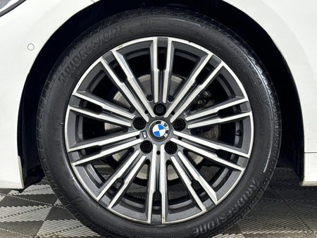 2020-BMW-3-Series-320i-M-Sport_4