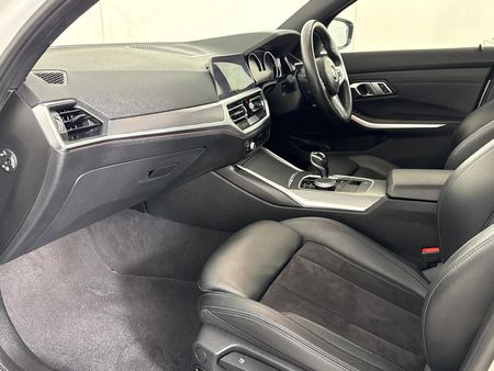2020-BMW-3-Series-320i-M-Sport_8