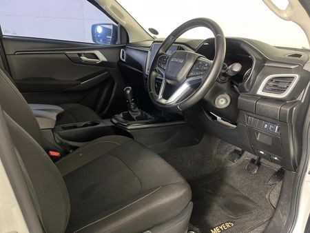 2024-Isuzu-D-Max-19-DDI-HR-LS-Double-Cab_9