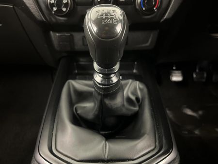 2024-Isuzu-D-Max-19-DDI-HR-LS-Double-Cab_10