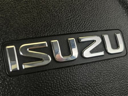 2024-Isuzu-D-Max-19-DDI-HR-LS-Double-Cab_11