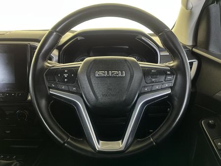 2024-Isuzu-D-Max-19-DDI-HR-LS-Double-Cab_12