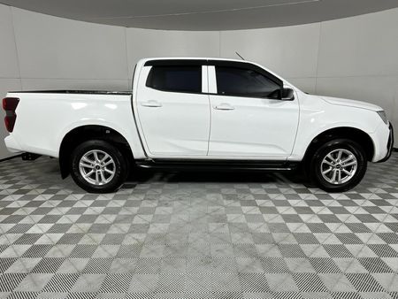 2024-Isuzu-D-Max-19-DDI-HR-LS-Double-Cab_17