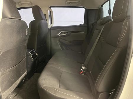 2024-Isuzu-D-Max-19-DDI-HR-LS-Double-Cab_3
