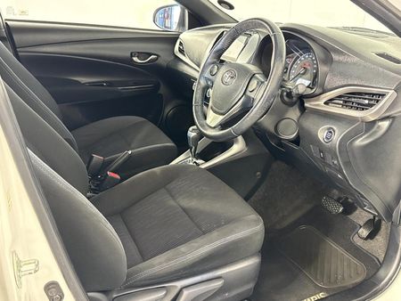 2019-Toyota-Yaris-15-XS-Auto-5-dr_9
