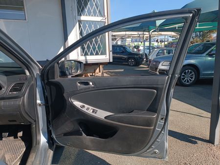 2019-Hyundai-Accent-16-GL-Motion_8