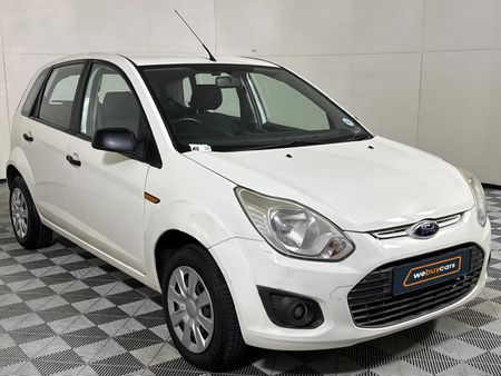 2012-Ford-Figo-14-Ambiente_14