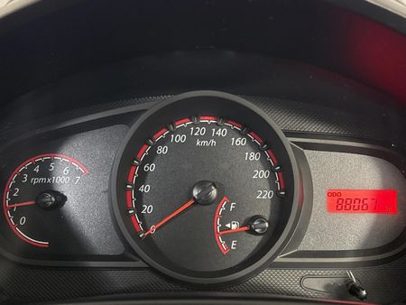 2012-Ford-Figo-14-Ambiente_2