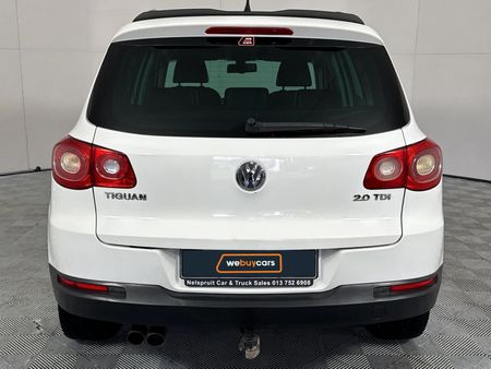 2010-Volkswagen-Tiguan-20-TDI-Track-Field-4Motion_17