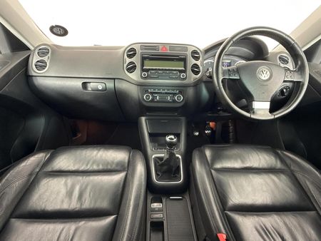 2010-Volkswagen-Tiguan-20-TDI-Track-Field-4Motion_1