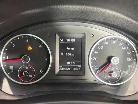 2010-Volkswagen-Tiguan-20-TDI-Track-Field-4Motion_2