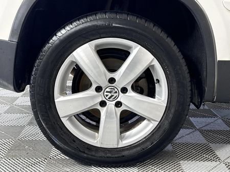 2010-Volkswagen-Tiguan-20-TDI-Track-Field-4Motion_7