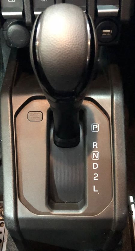 2025-Suzuki-Jimny-15-GLX-Auto_9