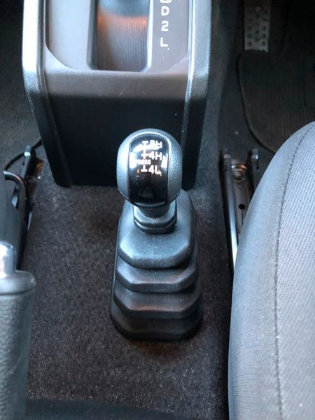 2025-Suzuki-Jimny-15-GLX-Auto_10