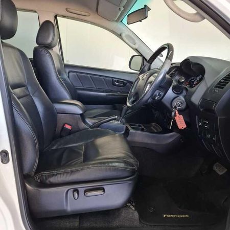 2014-Toyota-Fortuner-30-D-4D-Raised-Body-Auto_12