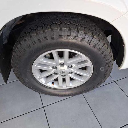 2014-Toyota-Fortuner-30-D-4D-Raised-Body-Auto_14