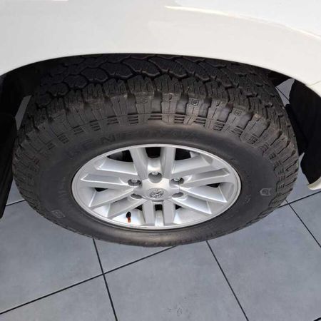 2014-Toyota-Fortuner-30-D-4D-Raised-Body-Auto_15