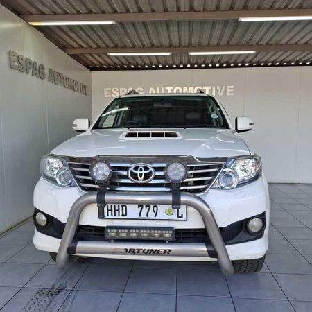 2014-Toyota-Fortuner-30-D-4D-Raised-Body-Auto_16