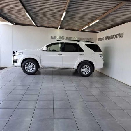 2014-Toyota-Fortuner-30-D-4D-Raised-Body-Auto_17