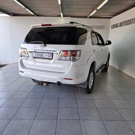 2014-Toyota-Fortuner-30-D-4D-Raised-Body-Auto_1