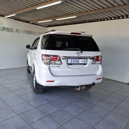 2014-Toyota-Fortuner-30-D-4D-Raised-Body-Auto_2