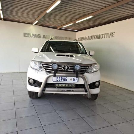 2014-Toyota-Fortuner-30-D-4D-Raised-Body-Auto_4
