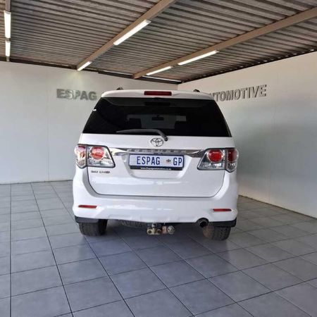 2014-Toyota-Fortuner-30-D-4D-Raised-Body-Auto_5