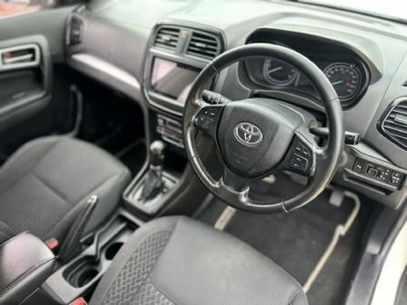 2022-Toyota-Urban-Cruiser-15-Xr-Auto_8