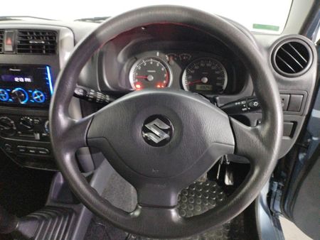 2014-Suzuki-Jimny-13_9