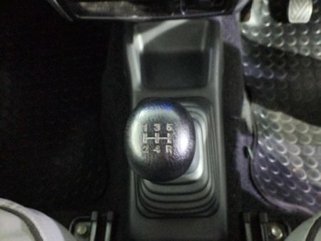 2014-Suzuki-Jimny-13_4