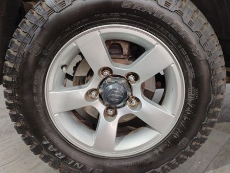 2014-Suzuki-Jimny-13_5