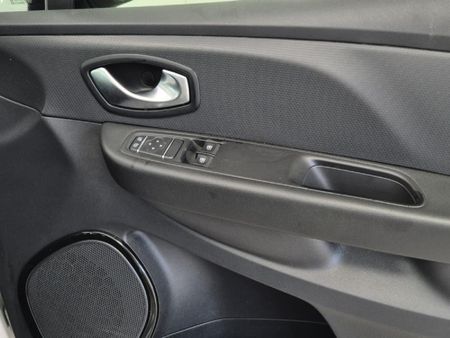 2019-Renault-Clio-IV-900T-Authentique-5-dr-66kW_12