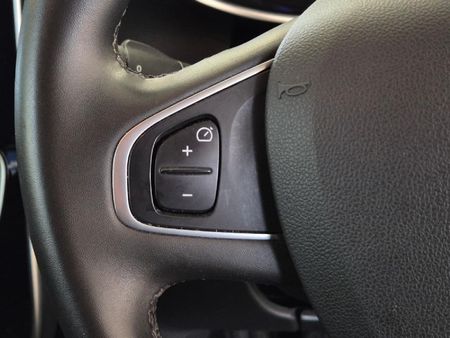 2019-Renault-Clio-IV-900T-Authentique-5-dr-66kW_15