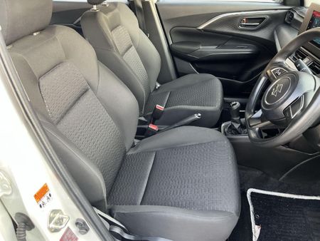2025-Suzuki-Swift-12-GL_9