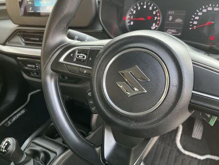 2025-Suzuki-Swift-12-GL_10