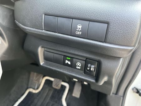 2025-Suzuki-Swift-12-GL_16
