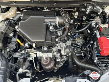 2025-Suzuki-Swift-12-GL_19