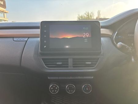 2025-Renault-Kiger-10-Energy-Zen_19