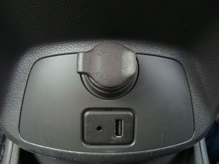 2015-Chevrolet-Spark-12-LT_11
