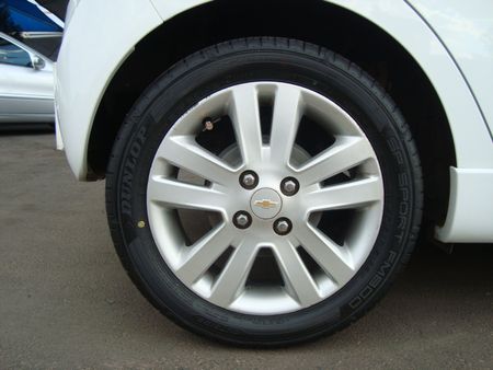 2015-Chevrolet-Spark-12-LT_13