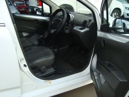 2015-Chevrolet-Spark-12-LT_8
