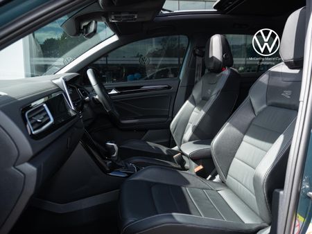2025-Volkswagen-T-Roc-20-TSI-4M-R-Line-Auto_17