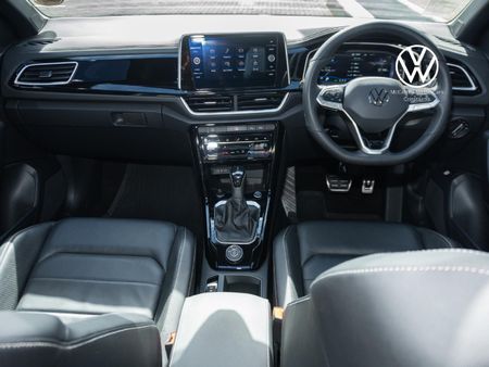2025-Volkswagen-T-Roc-20-TSI-4M-R-Line-Auto_22