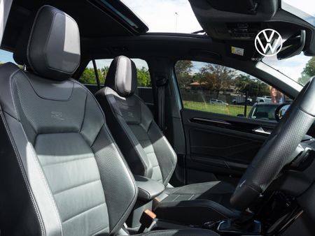 2025-Volkswagen-T-Roc-20-TSI-4M-R-Line-Auto_26
