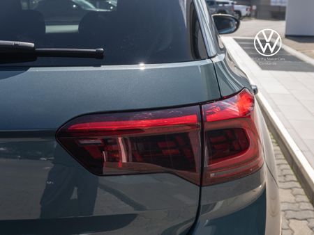 2025-Volkswagen-T-Roc-20-TSI-4M-R-Line-Auto_8