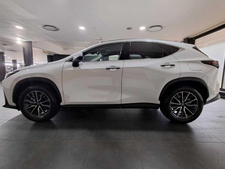 2026-Lexus-NX-350h-EX_17