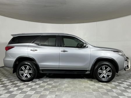2019-Toyota-Fortuner-24-GD-6-Raised-Body-Auto_14