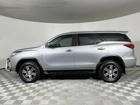 2019-Toyota-Fortuner-24-GD-6-Raised-Body-Auto_16