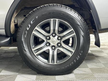 2019-Toyota-Fortuner-24-GD-6-Raised-Body-Auto_6